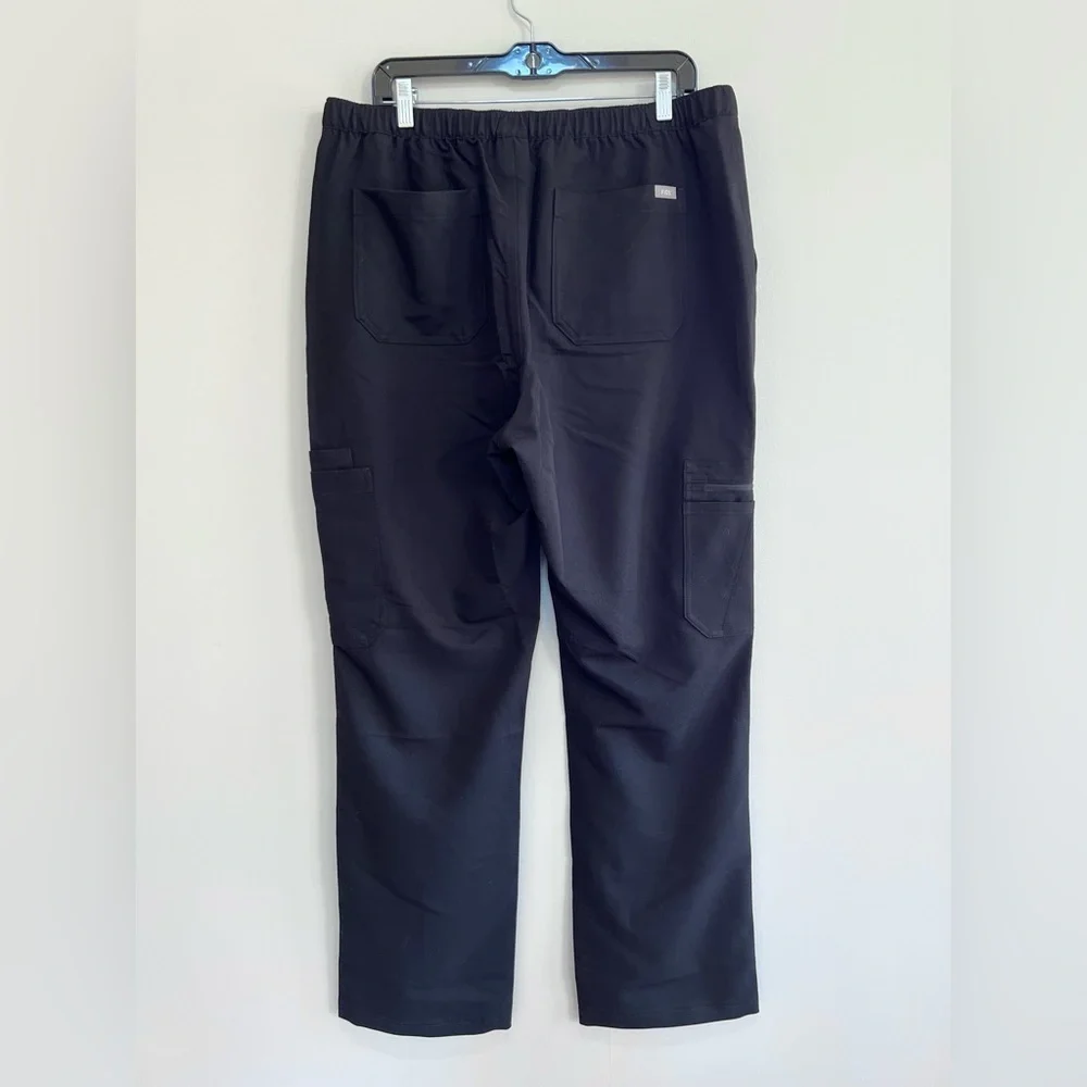 FIGS NWT Cairo Men's Zip Fly Cargo Scrub Pants in Black, size XL/T